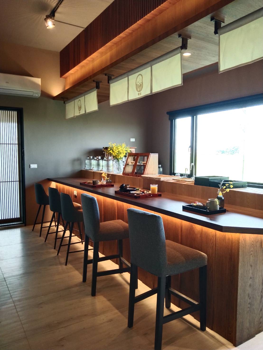 日式吧檯咖啡餐食住宿可自由使用